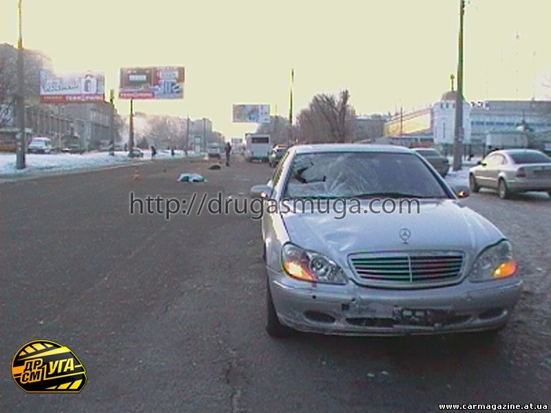 В Луганске Mercedes S500 переехал женщину-пешехода